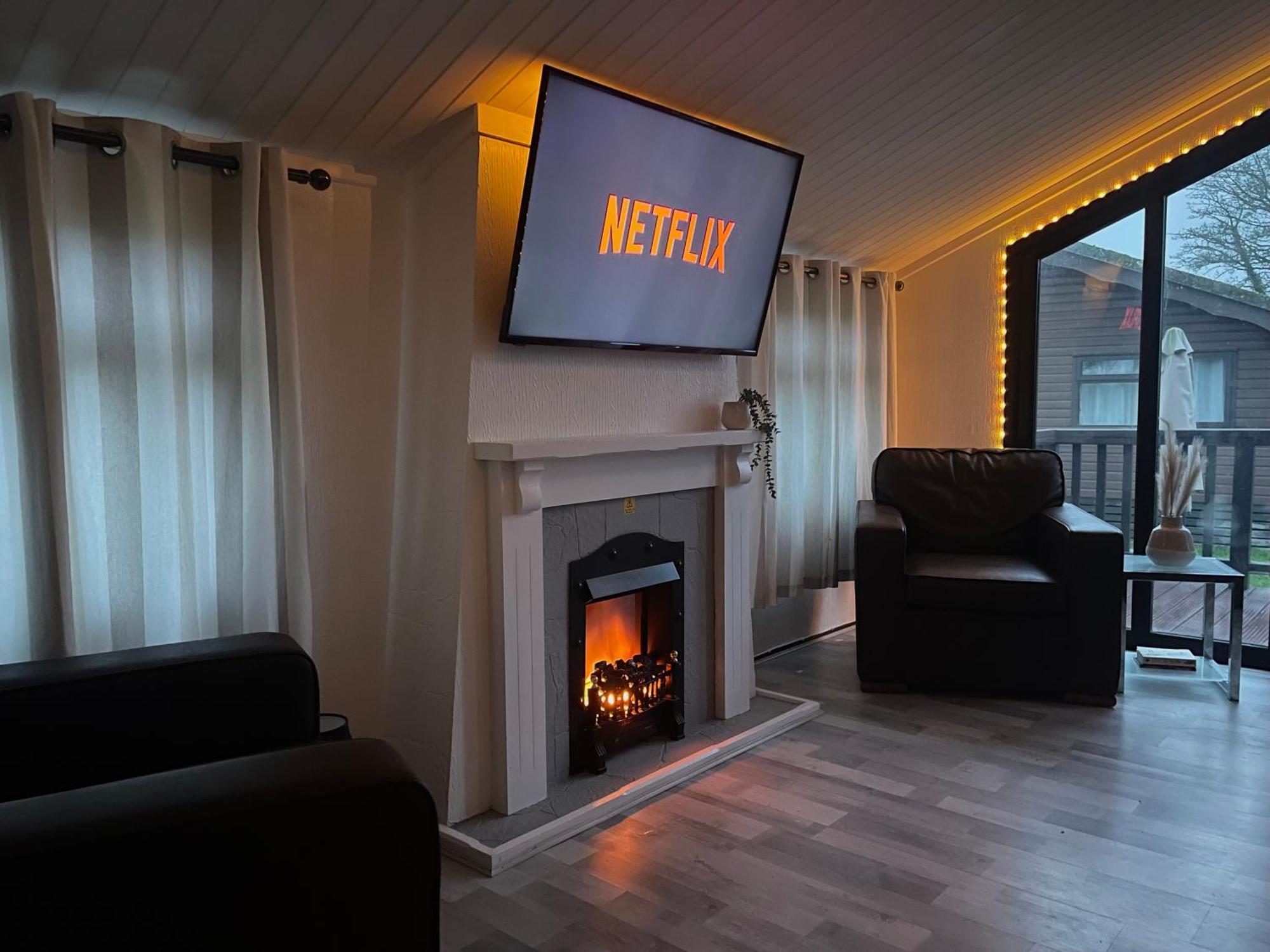 Cosy 3 Bed Lodge In Hoburne, Cotswolds South Cerney Exterior photo